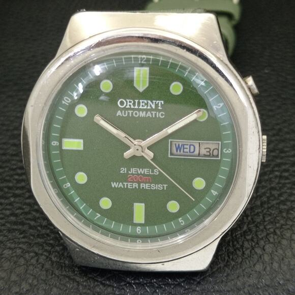 Vintage 1991 Orient Automatic Mens Silver Watch W/daydate & Green accents - Picture 3 of 10